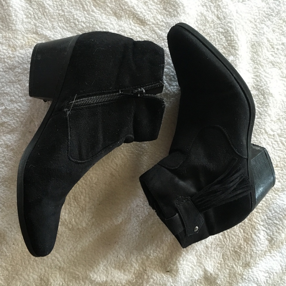Indigo Rd. Black Suede Leather Booties with Tassel